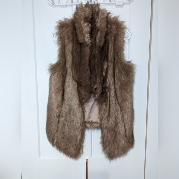 FAUX FUR VEST - Picture 4 of 7